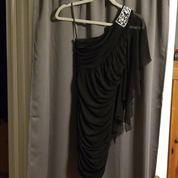 City Triangles Dresses & Skirts - City Triangles one sleeve cocktail dress sz S